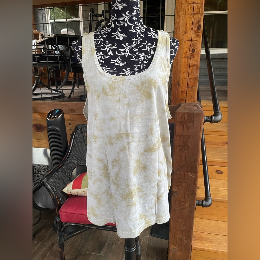 *NWOT* Paperbacks Cream and Tan-ish Olive Green Tank Top